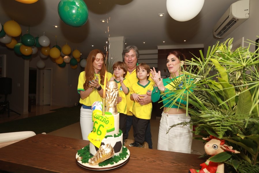VERDE, AMARELO E MUITA ANIMAÇÃO MARCARAM A COMEMORAÇÃO DOS 66 ANOS DE LUIZ ANTÔNIO CAMPOS. - Eloisa Mattos