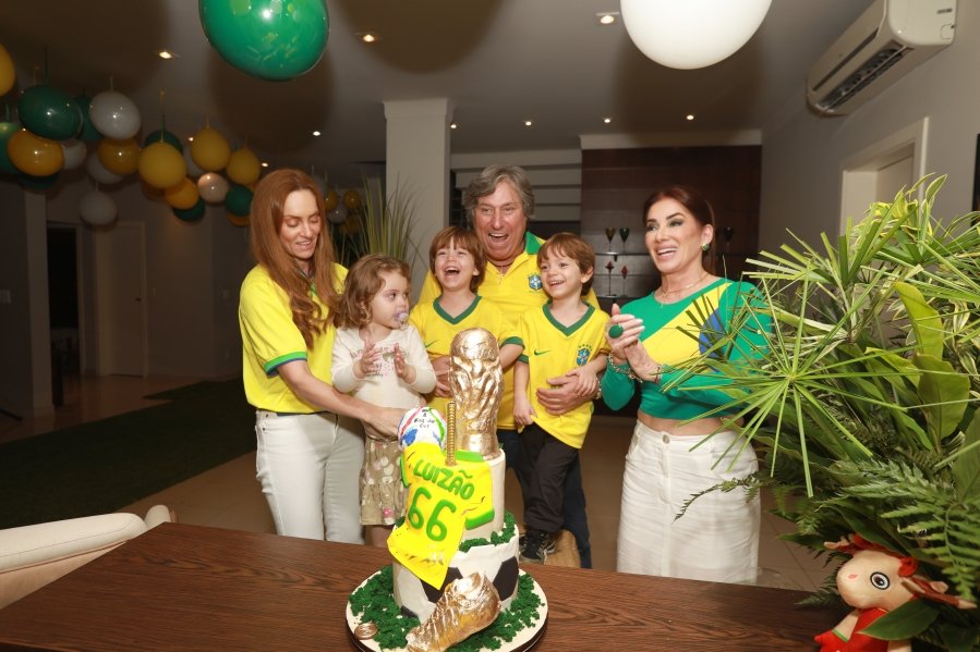 VERDE, AMARELO E MUITA ANIMAÇÃO MARCARAM A COMEMORAÇÃO DOS 66 ANOS DE LUIZ ANTÔNIO CAMPOS. - Eloisa Mattos