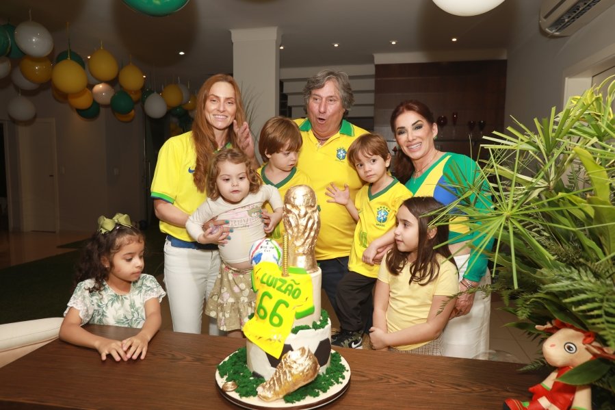 VERDE, AMARELO E MUITA ANIMAÇÃO MARCARAM A COMEMORAÇÃO DOS 66 ANOS DE LUIZ ANTÔNIO CAMPOS. - Eloisa Mattos