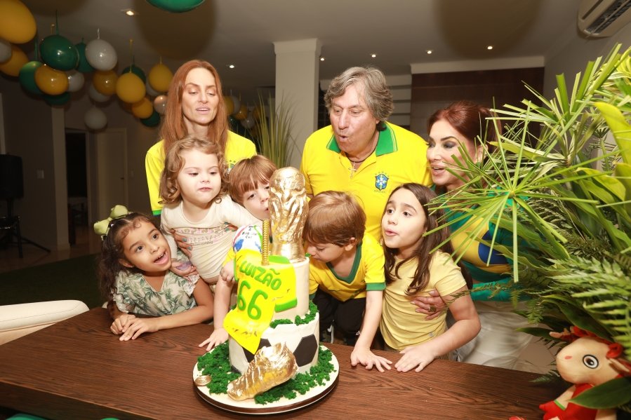 VERDE, AMARELO E MUITA ANIMAÇÃO MARCARAM A COMEMORAÇÃO DOS 66 ANOS DE LUIZ ANTÔNIO CAMPOS. - Eloisa Mattos