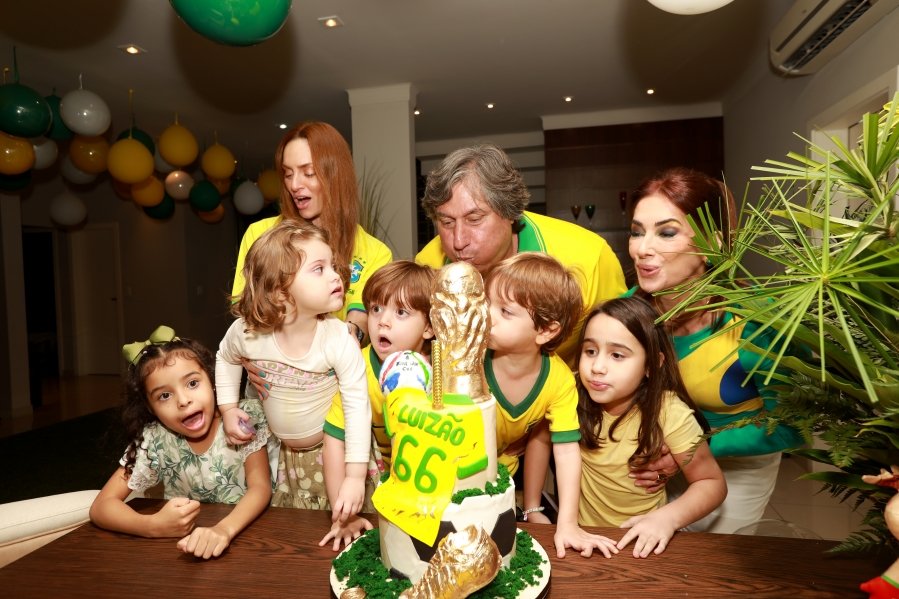 VERDE, AMARELO E MUITA ANIMAÇÃO MARCARAM A COMEMORAÇÃO DOS 66 ANOS DE LUIZ ANTÔNIO CAMPOS. - Eloisa Mattos