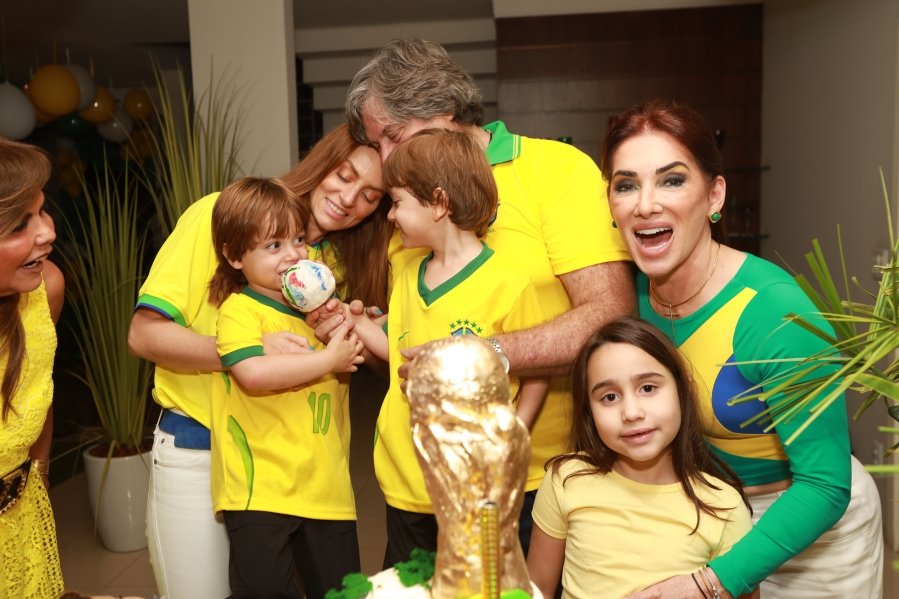 VERDE, AMARELO E MUITA ANIMAÇÃO MARCARAM A COMEMORAÇÃO DOS 66 ANOS DE LUIZ ANTÔNIO CAMPOS. - Eloisa Mattos