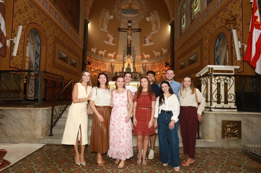 LEONARDO RECEBE O SACRAMENTO DO BATISMO EM MOMENTO DE FÉ E CELEBRAÇÃO FAMILIAR - Eloisa Mattos