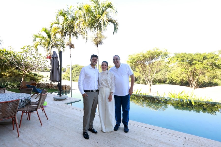 LEONARDO RECEBE O SACRAMENTO DO BATISMO EM MOMENTO DE FÉ E CELEBRAÇÃO FAMILIAR - Eloisa Mattos