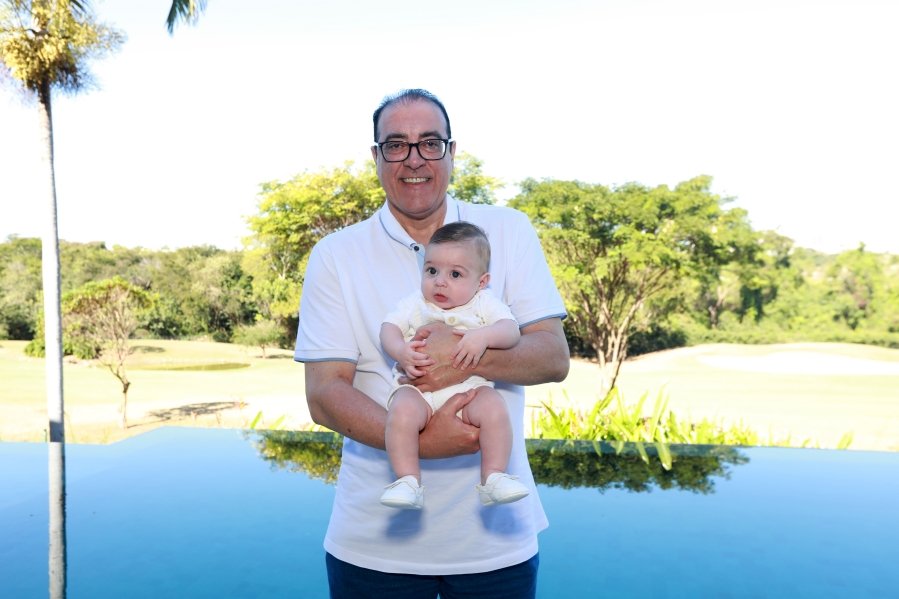 LEONARDO RECEBE O SACRAMENTO DO BATISMO EM MOMENTO DE FÉ E CELEBRAÇÃO FAMILIAR - Eloisa Mattos