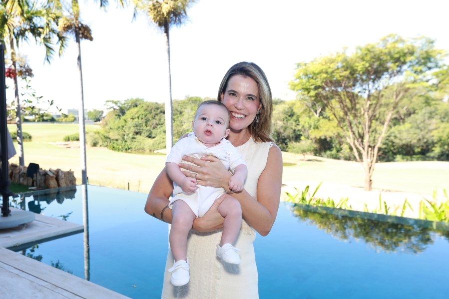 LEONARDO RECEBE O SACRAMENTO DO BATISMO EM MOMENTO DE FÉ E CELEBRAÇÃO FAMILIAR - Eloisa Mattos