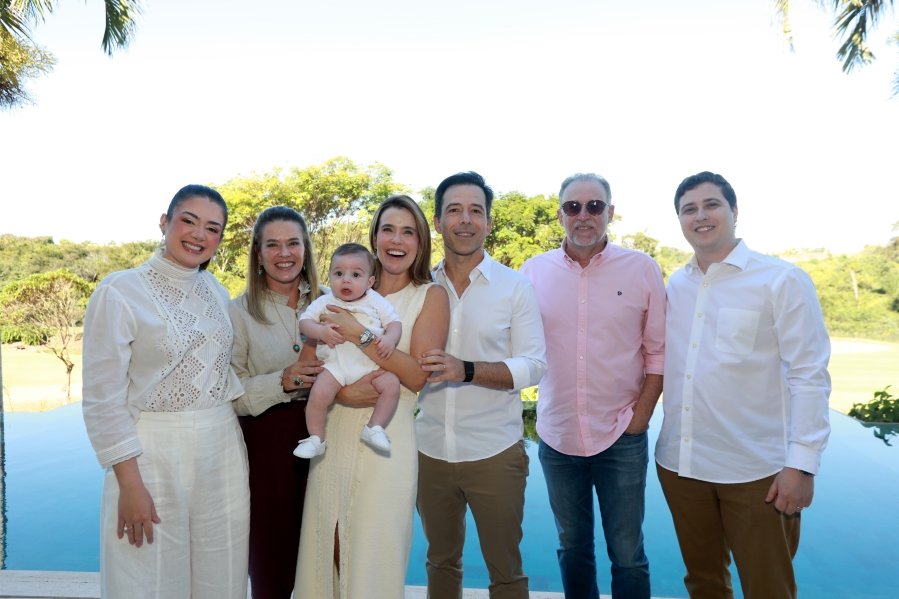 LEONARDO RECEBE O SACRAMENTO DO BATISMO EM MOMENTO DE FÉ E CELEBRAÇÃO FAMILIAR - Eloisa Mattos
