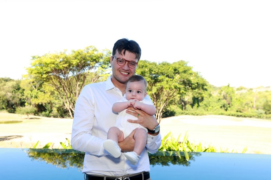 LEONARDO RECEBE O SACRAMENTO DO BATISMO EM MOMENTO DE FÉ E CELEBRAÇÃO FAMILIAR - Eloisa Mattos