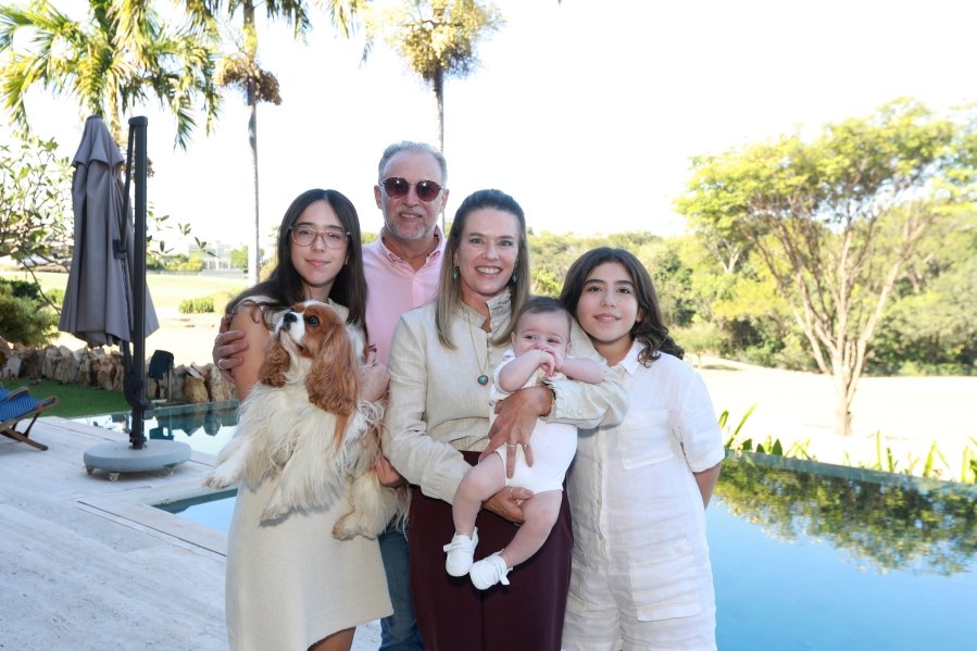 LEONARDO RECEBE O SACRAMENTO DO BATISMO EM MOMENTO DE FÉ E CELEBRAÇÃO FAMILIAR - Eloisa Mattos