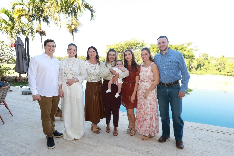 LEONARDO RECEBE O SACRAMENTO DO BATISMO EM MOMENTO DE FÉ E CELEBRAÇÃO FAMILIAR - Eloisa Mattos