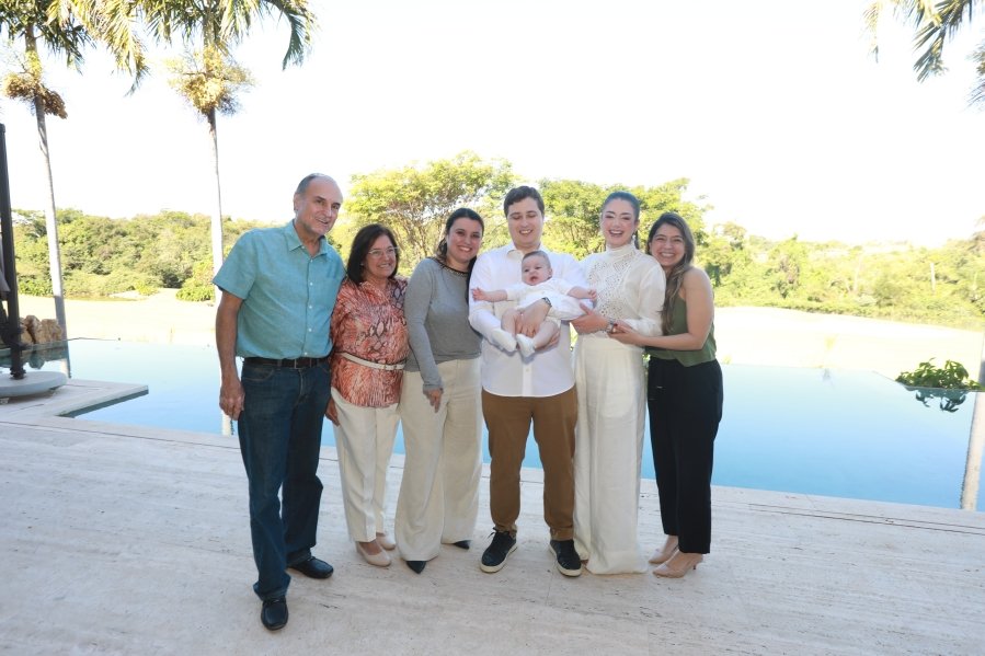 LEONARDO RECEBE O SACRAMENTO DO BATISMO EM MOMENTO DE FÉ E CELEBRAÇÃO FAMILIAR - Eloisa Mattos