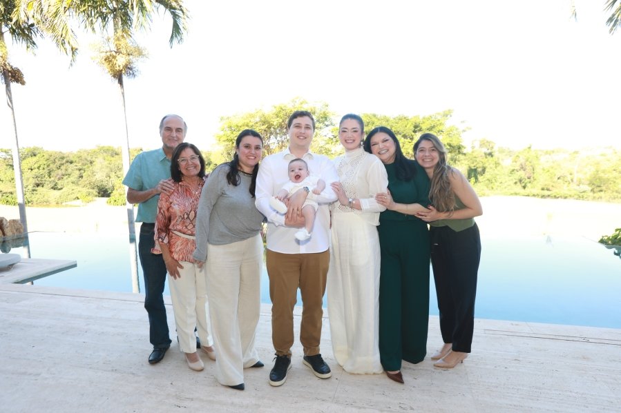 LEONARDO RECEBE O SACRAMENTO DO BATISMO EM MOMENTO DE FÉ E CELEBRAÇÃO FAMILIAR - Eloisa Mattos