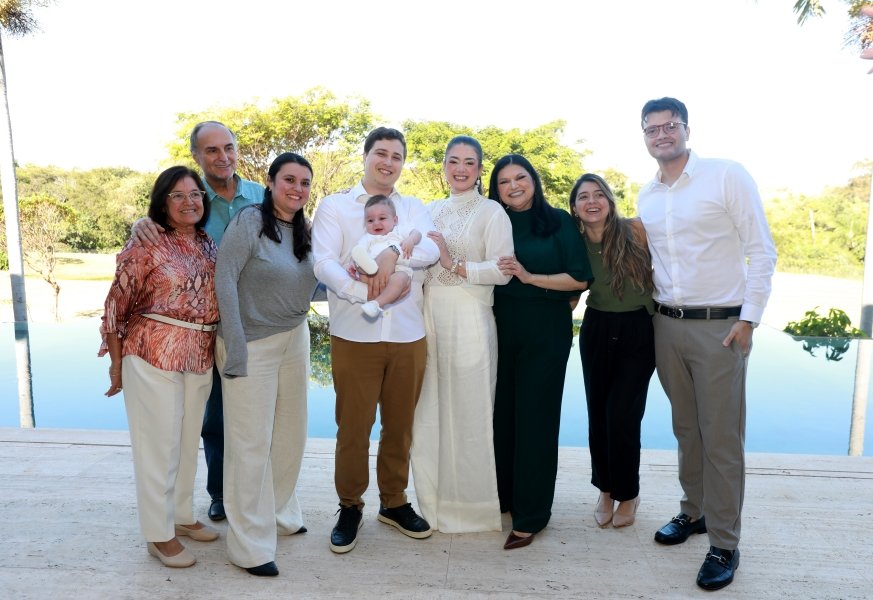 LEONARDO RECEBE O SACRAMENTO DO BATISMO EM MOMENTO DE FÉ E CELEBRAÇÃO FAMILIAR - Eloisa Mattos