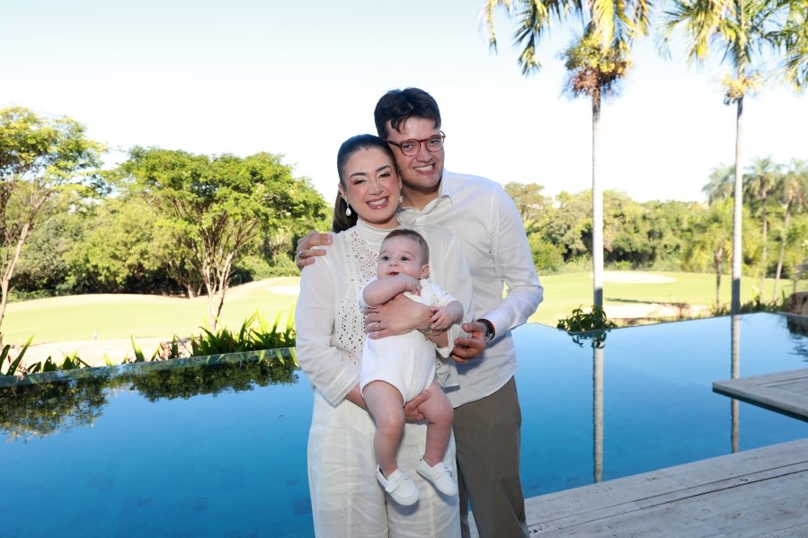 LEONARDO RECEBE O SACRAMENTO DO BATISMO EM MOMENTO DE FÉ E CELEBRAÇÃO FAMILIAR - Eloisa Mattos