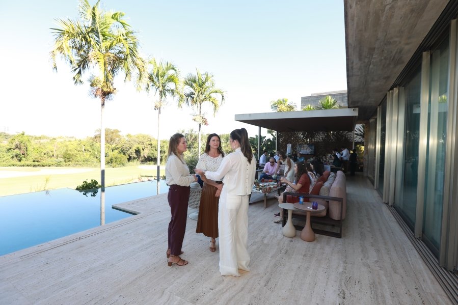 LEONARDO RECEBE O SACRAMENTO DO BATISMO EM MOMENTO DE FÉ E CELEBRAÇÃO FAMILIAR - Eloisa Mattos