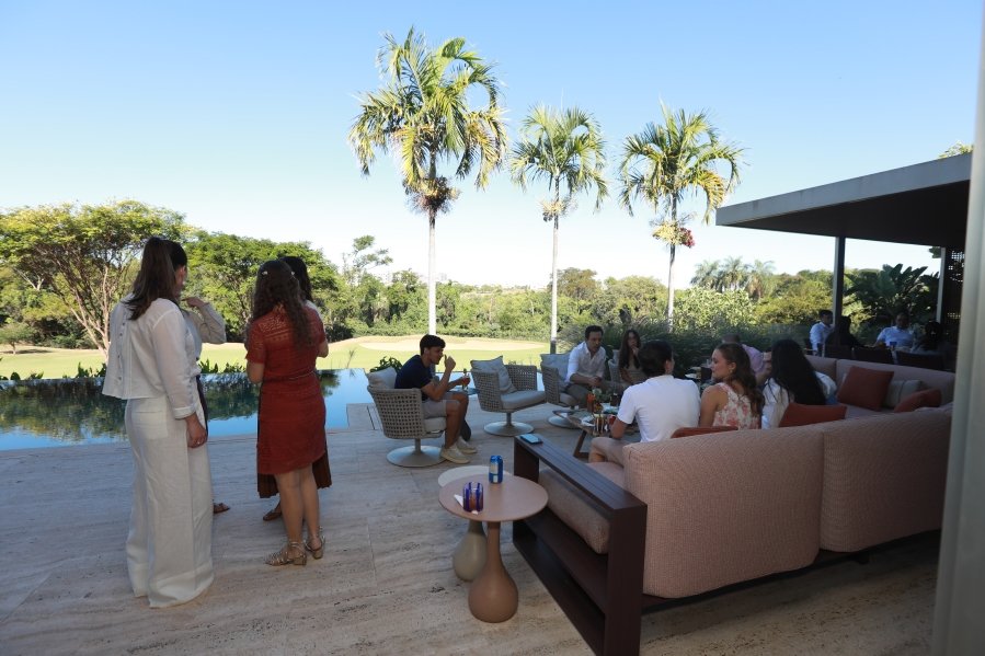 LEONARDO RECEBE O SACRAMENTO DO BATISMO EM MOMENTO DE FÉ E CELEBRAÇÃO FAMILIAR - Eloisa Mattos