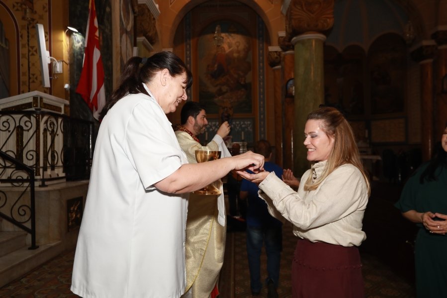 LEONARDO RECEBE O SACRAMENTO DO BATISMO EM MOMENTO DE FÉ E CELEBRAÇÃO FAMILIAR - Eloisa Mattos