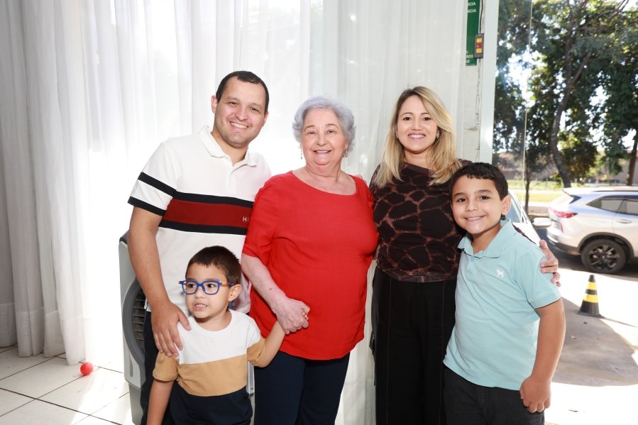 FÁTIMA QUINTILIANOS, SETE DÉCADAS DE ALEGRIA E MUITO AMOR - Eloisa Mattos