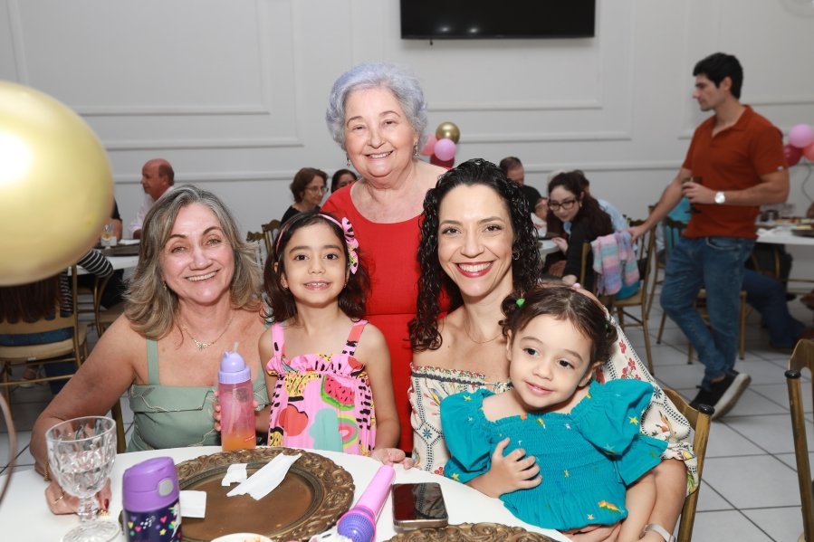FÁTIMA QUINTILIANOS, SETE DÉCADAS DE ALEGRIA E MUITO AMOR - Eloisa Mattos