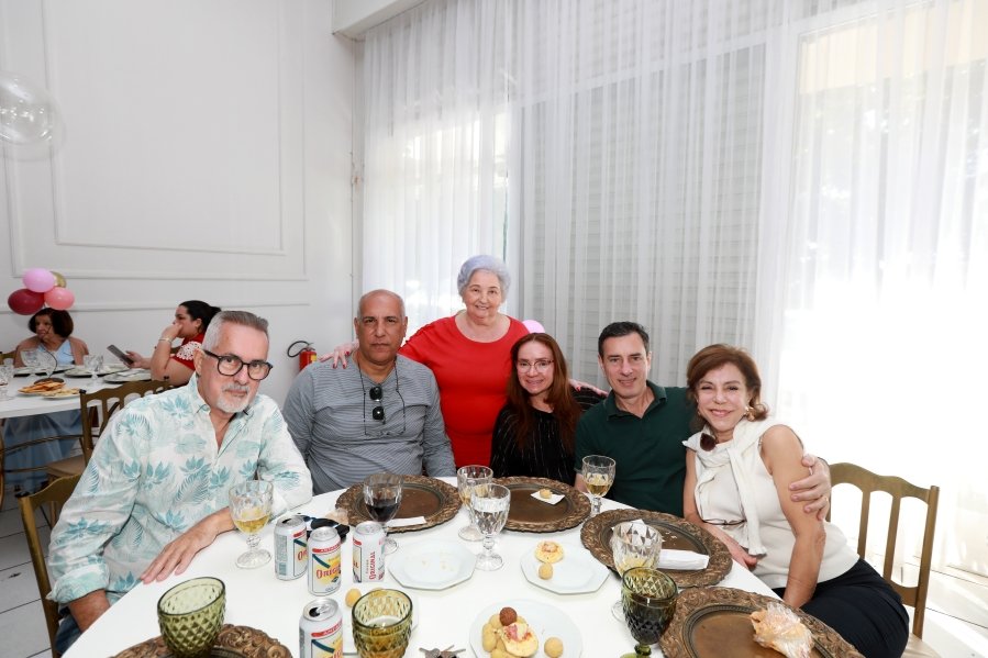FÁTIMA QUINTILIANOS, SETE DÉCADAS DE ALEGRIA E MUITO AMOR - Eloisa Mattos