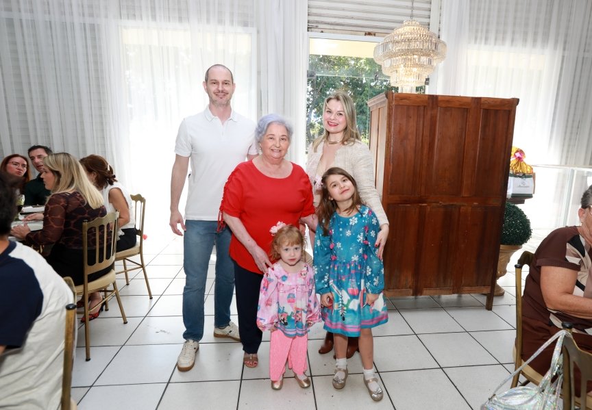 FÁTIMA QUINTILIANOS, SETE DÉCADAS DE ALEGRIA E MUITO AMOR - Eloisa Mattos
