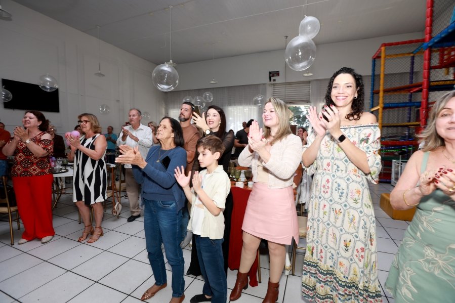 FÁTIMA QUINTILIANOS, SETE DÉCADAS DE ALEGRIA E MUITO AMOR - Eloisa Mattos
