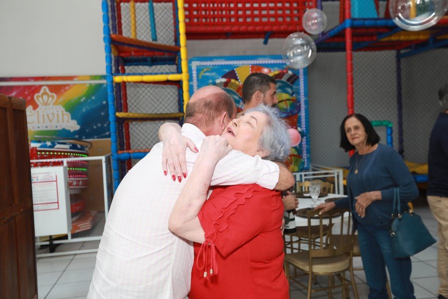 FÁTIMA QUINTILIANOS, SETE DÉCADAS DE ALEGRIA E MUITO AMOR - Eloisa Mattos