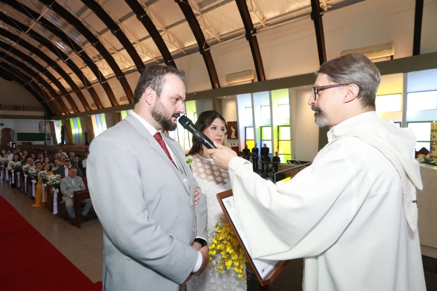 MARIA CAROLINA E LUIS ANDRÉ: UM “SIM” REPLETO DE EMOÇÃO E AMOR – ( IGREJA REDENTORA) - Eloisa Mattos