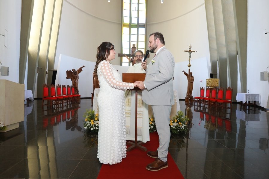 MARIA CAROLINA E LUIS ANDRÉ: UM “SIM” REPLETO DE EMOÇÃO E AMOR – ( IGREJA REDENTORA) - Eloisa Mattos