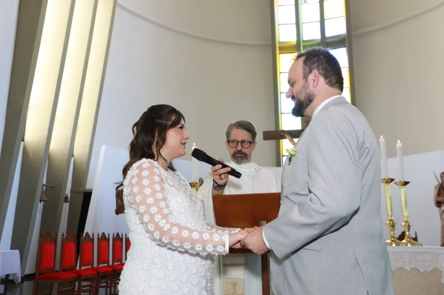 MARIA CAROLINA E LUIS ANDRÉ: UM “SIM” REPLETO DE EMOÇÃO E AMOR – ( IGREJA REDENTORA) - Eloisa Mattos