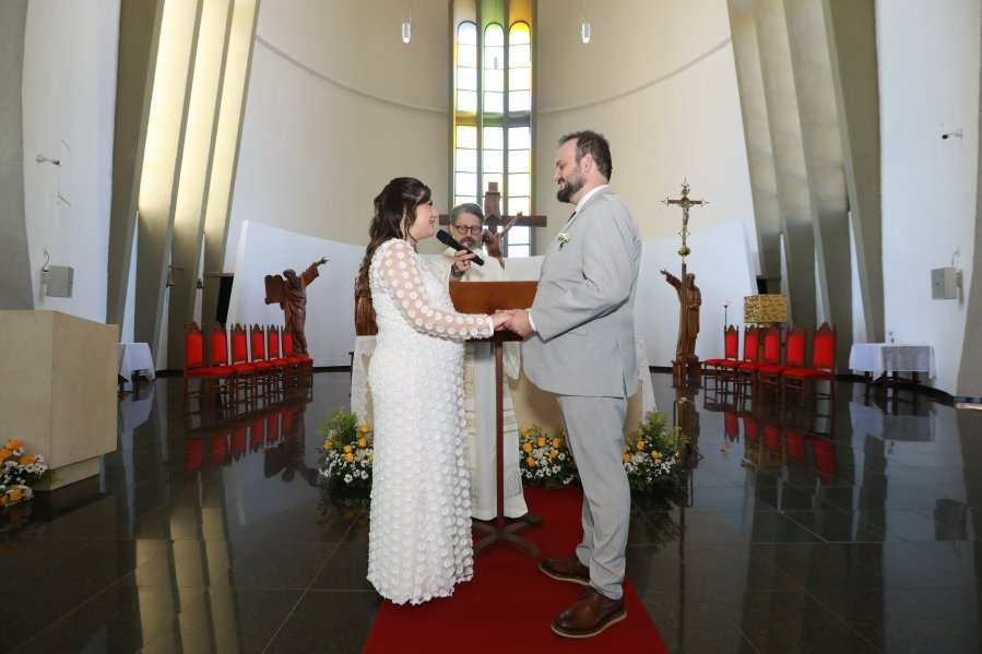 MARIA CAROLINA E LUIS ANDRÉ: UM “SIM” REPLETO DE EMOÇÃO E AMOR – ( IGREJA REDENTORA) - Eloisa Mattos