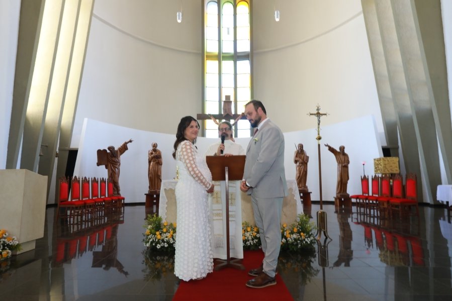 MARIA CAROLINA E LUIS ANDRÉ: UM “SIM” REPLETO DE EMOÇÃO E AMOR – ( IGREJA REDENTORA) - Eloisa Mattos