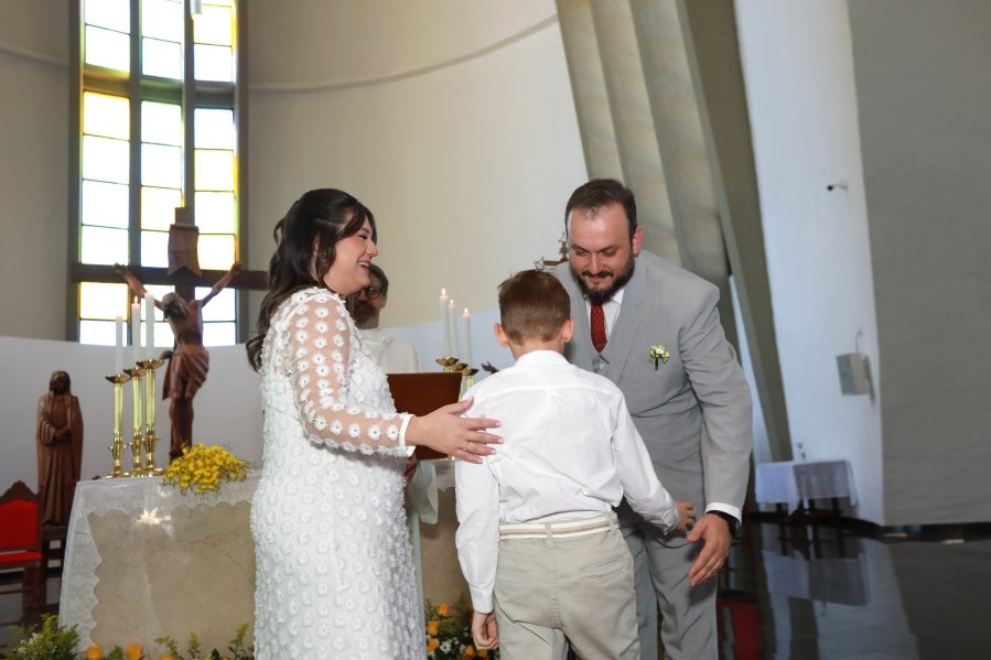 MARIA CAROLINA E LUIS ANDRÉ: UM “SIM” REPLETO DE EMOÇÃO E AMOR – ( IGREJA REDENTORA) - Eloisa Mattos