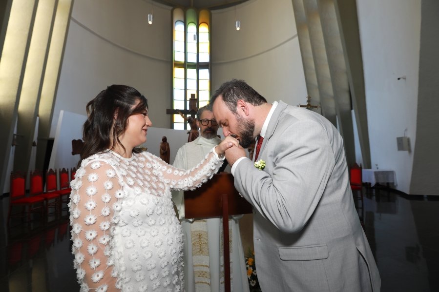 MARIA CAROLINA E LUIS ANDRÉ: UM “SIM” REPLETO DE EMOÇÃO E AMOR – ( IGREJA REDENTORA) - Eloisa Mattos