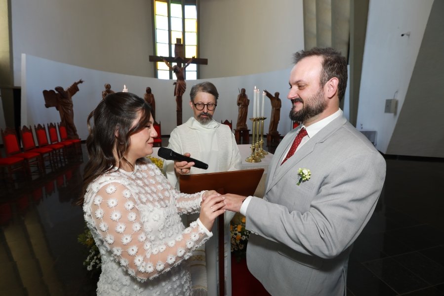 MARIA CAROLINA E LUIS ANDRÉ: UM “SIM” REPLETO DE EMOÇÃO E AMOR – ( IGREJA REDENTORA) - Eloisa Mattos