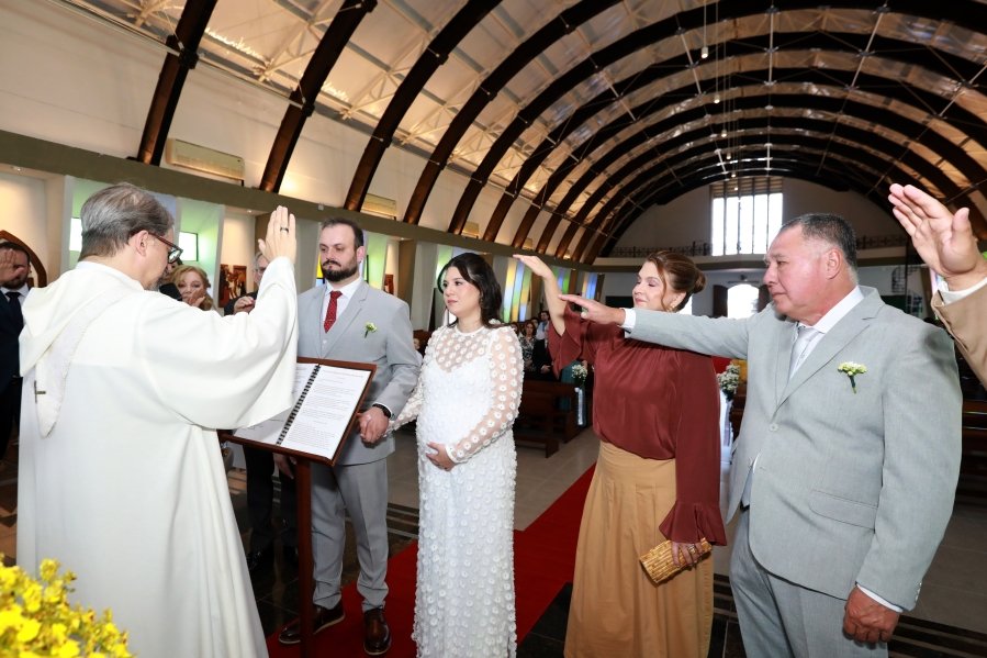 MARIA CAROLINA E LUIS ANDRÉ: UM “SIM” REPLETO DE EMOÇÃO E AMOR – ( IGREJA REDENTORA) - Eloisa Mattos