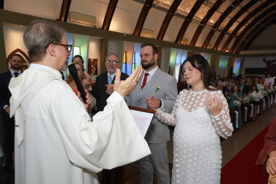 MARIA CAROLINA E LUIS ANDRÉ: UM “SIM” REPLETO DE EMOÇÃO E AMOR – ( IGREJA REDENTORA) - Eloisa Mattos