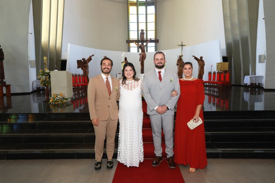 MARIA CAROLINA E LUIS ANDRÉ: UM “SIM” REPLETO DE EMOÇÃO E AMOR – ( IGREJA REDENTORA) - Eloisa Mattos