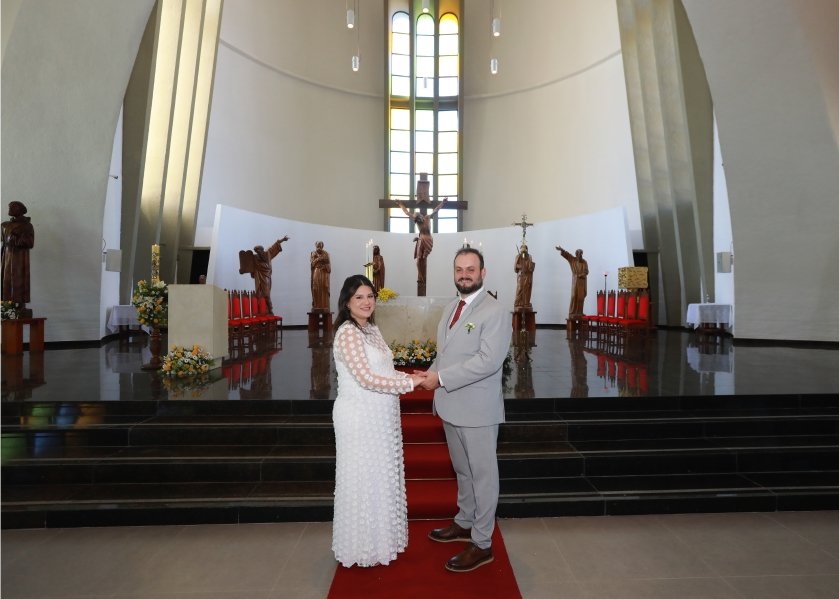 MARIA CAROLINA E LUIS ANDRÉ: UM “SIM” REPLETO DE EMOÇÃO E AMOR – ( IGREJA REDENTORA) - Eloisa Mattos