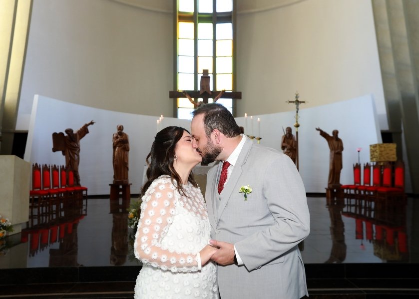 MARIA CAROLINA E LUIS ANDRÉ: UM “SIM” REPLETO DE EMOÇÃO E AMOR – ( IGREJA REDENTORA) - Eloisa Mattos