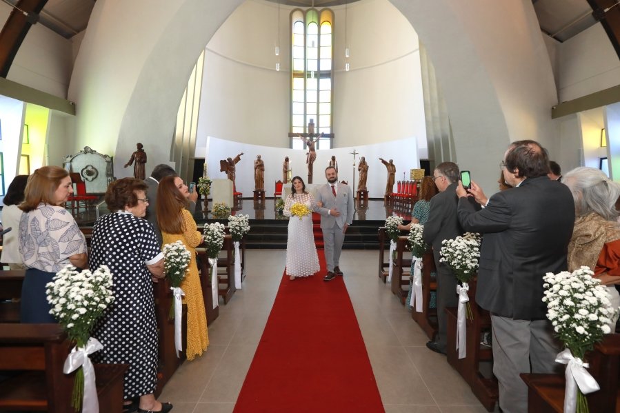 MARIA CAROLINA E LUIS ANDRÉ: UM “SIM” REPLETO DE EMOÇÃO E AMOR – ( IGREJA REDENTORA) - Eloisa Mattos