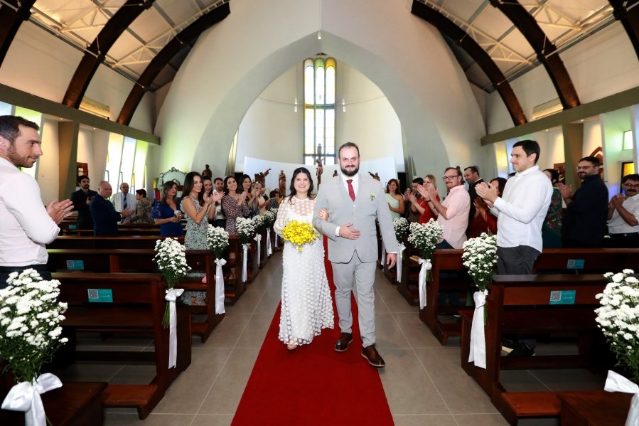 MARIA CAROLINA E LUIS ANDRÉ: UM “SIM” REPLETO DE EMOÇÃO E AMOR – ( IGREJA REDENTORA) - Eloisa Mattos