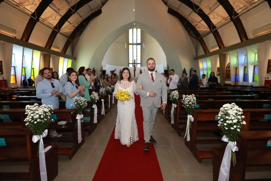 MARIA CAROLINA E LUIS ANDRÉ: UM “SIM” REPLETO DE EMOÇÃO E AMOR – ( IGREJA REDENTORA) - Eloisa Mattos