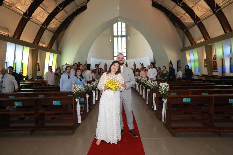 MARIA CAROLINA E LUIS ANDRÉ: UM “SIM” REPLETO DE EMOÇÃO E AMOR – ( IGREJA REDENTORA) - Eloisa Mattos