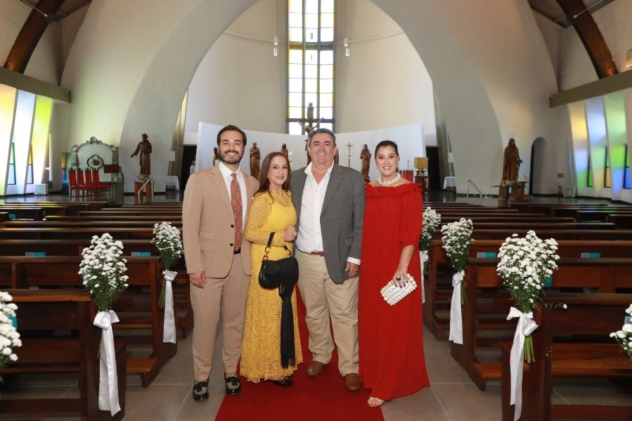 MARIA CAROLINA E LUIS ANDRÉ: UM “SIM” REPLETO DE EMOÇÃO E AMOR – ( IGREJA REDENTORA) - Eloisa Mattos