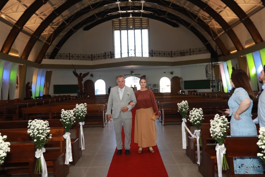 MARIA CAROLINA E LUIS ANDRÉ: UM “SIM” REPLETO DE EMOÇÃO E AMOR – ( IGREJA REDENTORA) - Eloisa Mattos