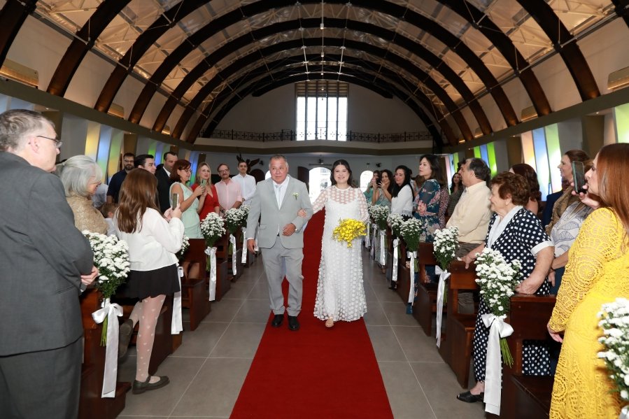 MARIA CAROLINA E LUIS ANDRÉ: UM “SIM” REPLETO DE EMOÇÃO E AMOR – ( IGREJA REDENTORA) - Eloisa Mattos
