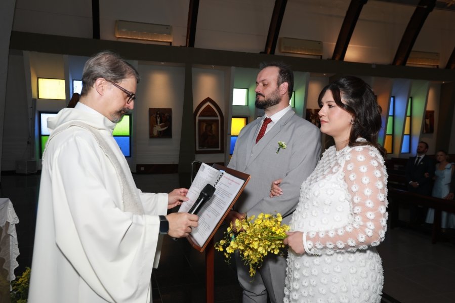 MARIA CAROLINA E LUIS ANDRÉ: UM “SIM” REPLETO DE EMOÇÃO E AMOR – ( IGREJA REDENTORA) - Eloisa Mattos