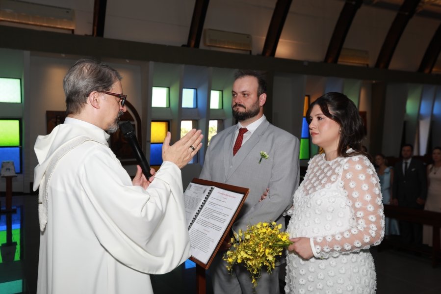 MARIA CAROLINA E LUIS ANDRÉ: UM “SIM” REPLETO DE EMOÇÃO E AMOR – ( IGREJA REDENTORA) - Eloisa Mattos