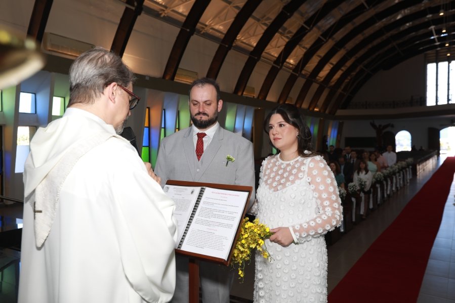 MARIA CAROLINA E LUIS ANDRÉ: UM “SIM” REPLETO DE EMOÇÃO E AMOR – ( IGREJA REDENTORA) - Eloisa Mattos